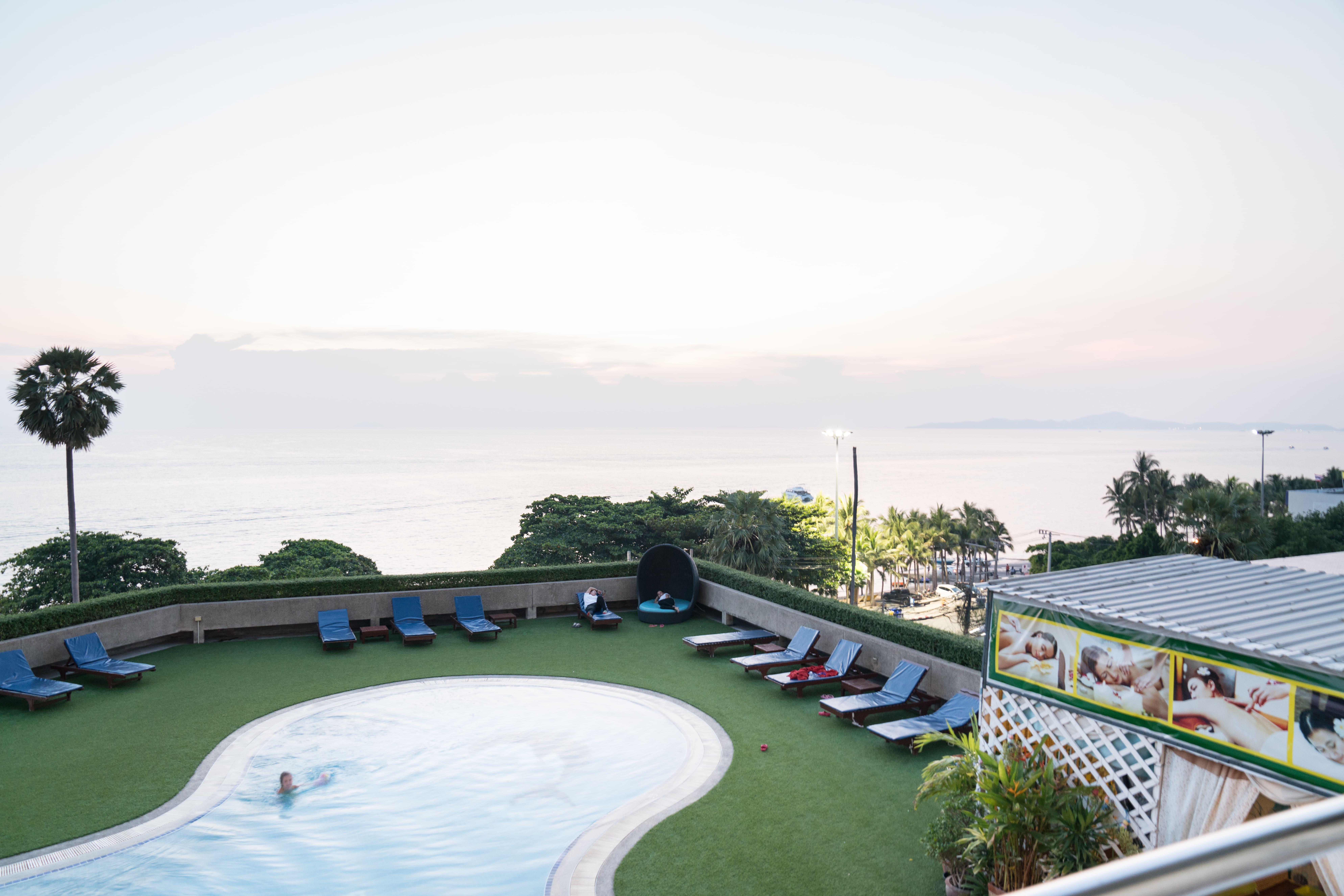Grand Jomtien Palace Hotel - Sha Extra Plus Esterno foto
