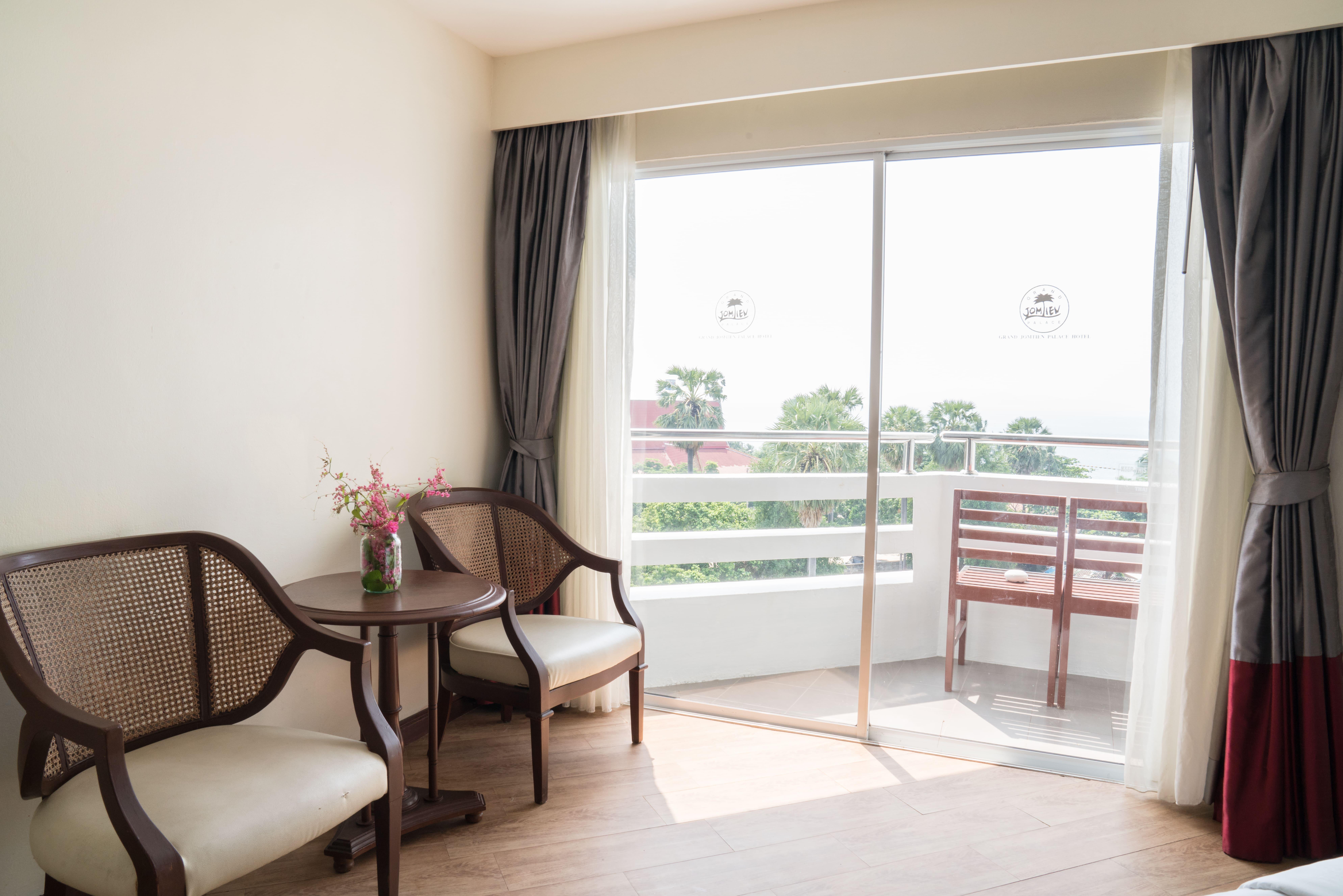 Grand Jomtien Palace Hotel - Sha Extra Plus Esterno foto