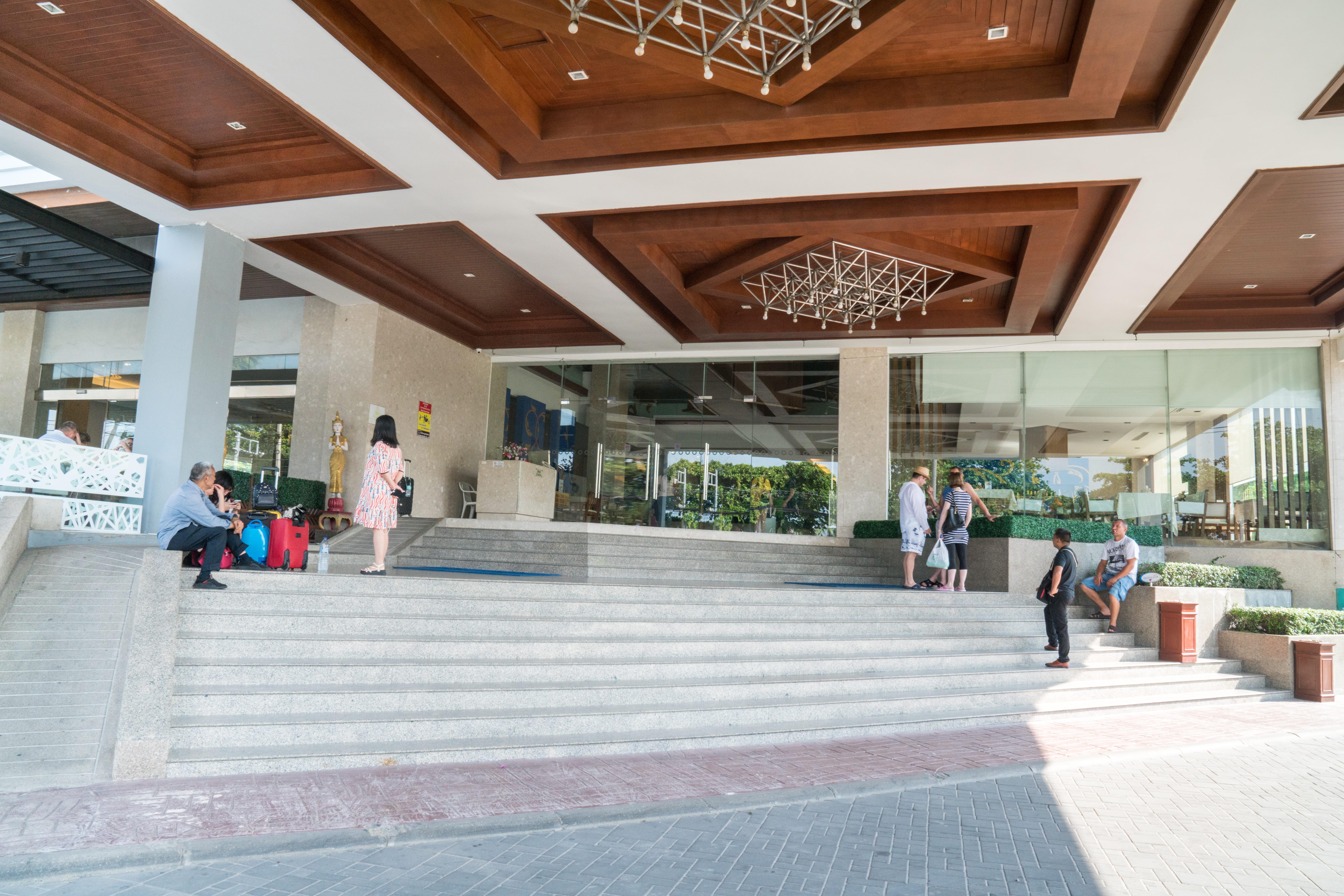 Grand Jomtien Palace Hotel - Sha Extra Plus Esterno foto