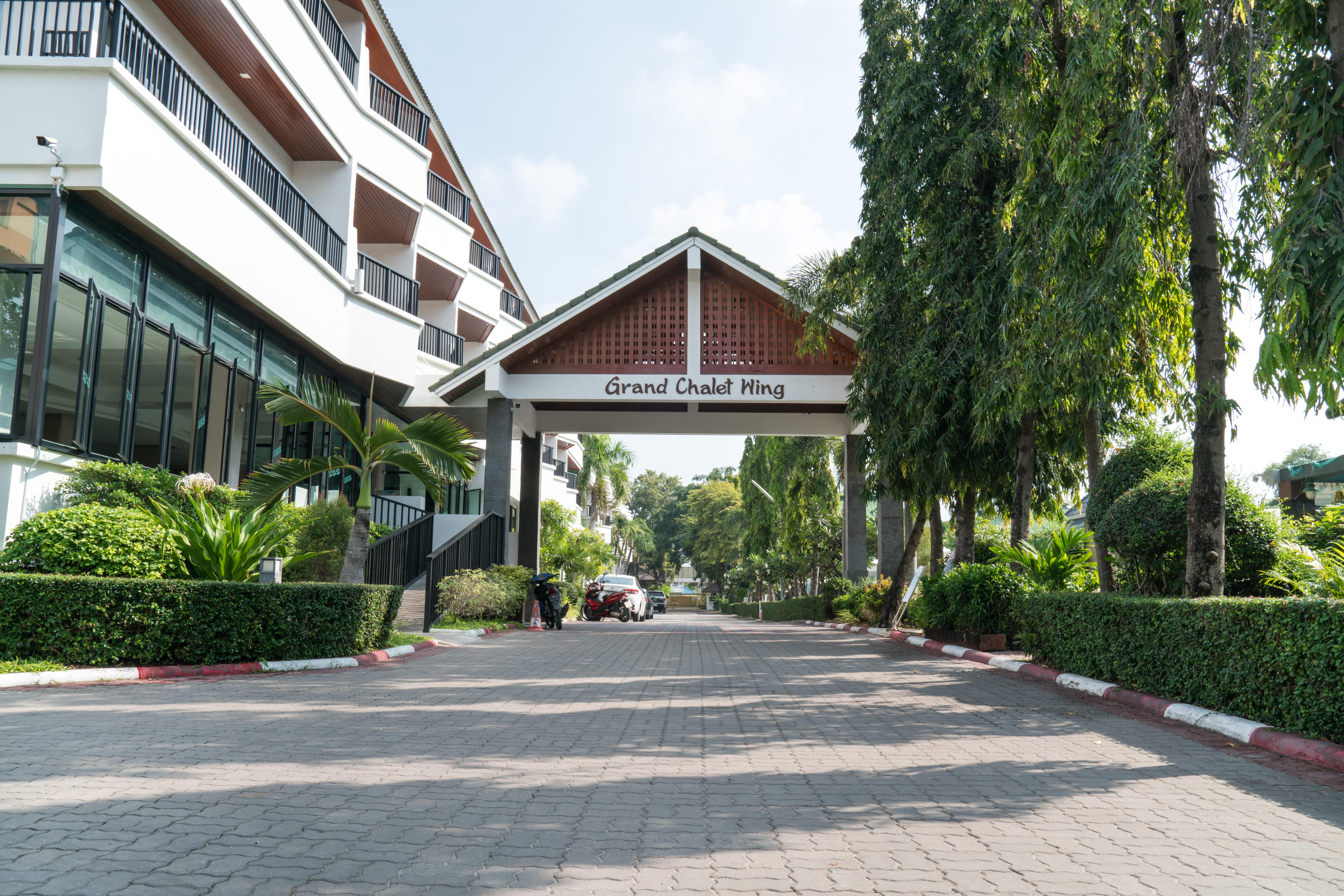 Grand Jomtien Palace Hotel - Sha Extra Plus Esterno foto