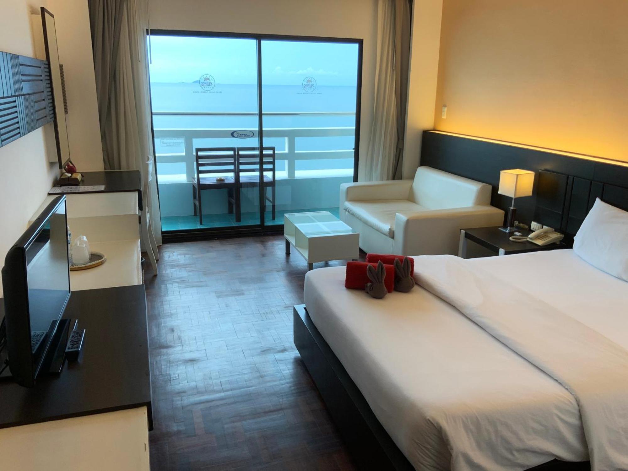 Grand Jomtien Palace Hotel - Sha Extra Plus Esterno foto