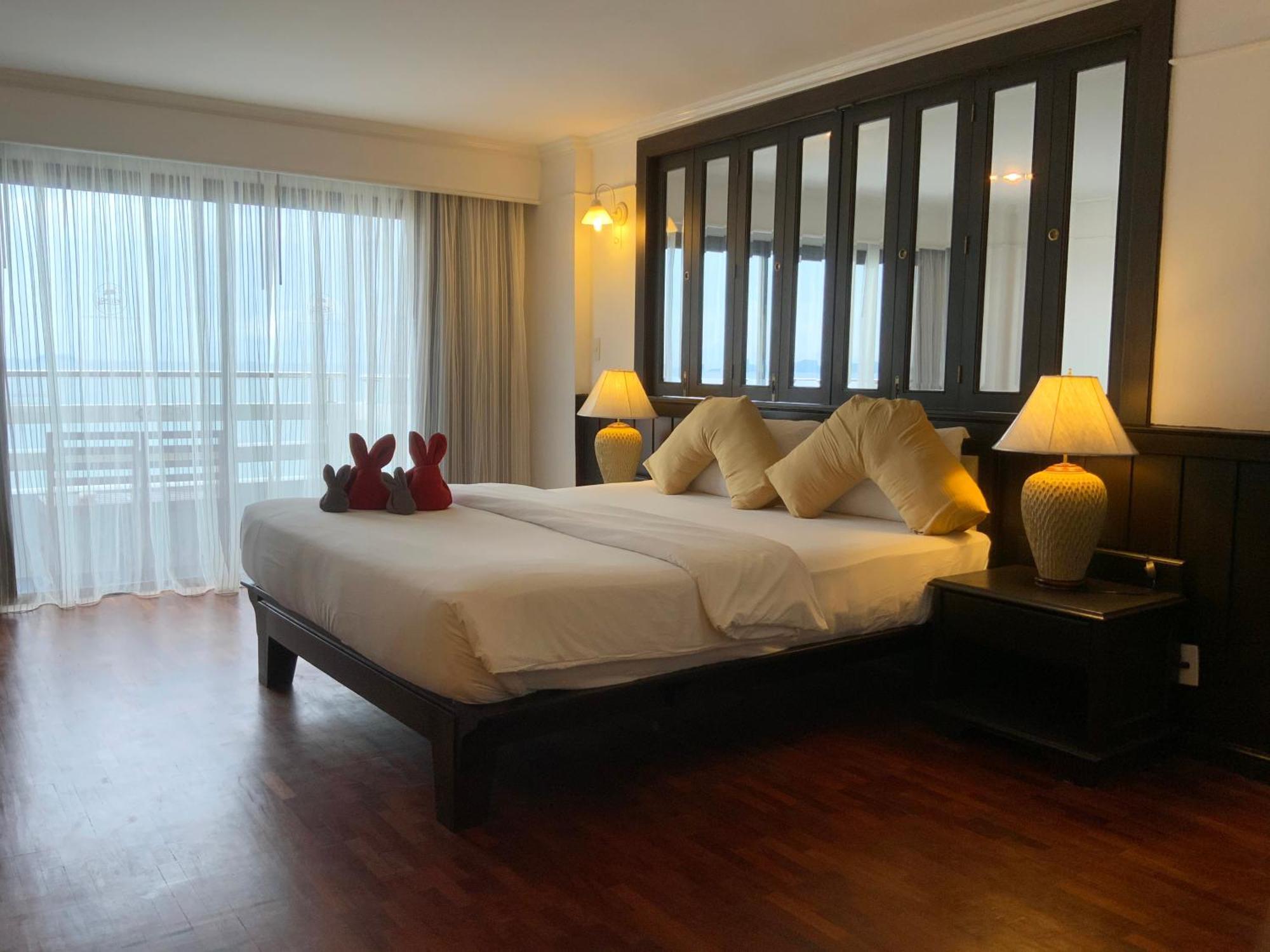 Grand Jomtien Palace Hotel - Sha Extra Plus Esterno foto