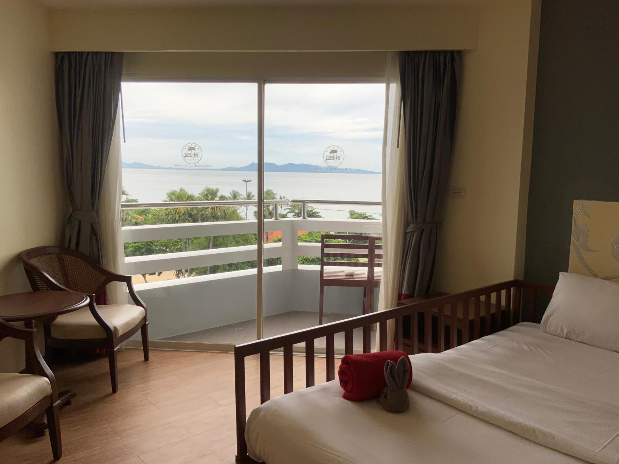 Grand Jomtien Palace Hotel - Sha Extra Plus Esterno foto